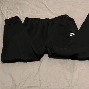 Men’s Nike Cargo Joggers (Black). Size Large, Great Condition!